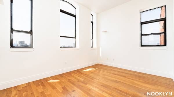 Listing photo 1 of 5