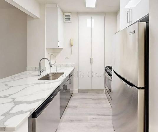 Listing photo 1 of 4