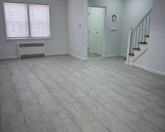 Listing photo 1 of 4