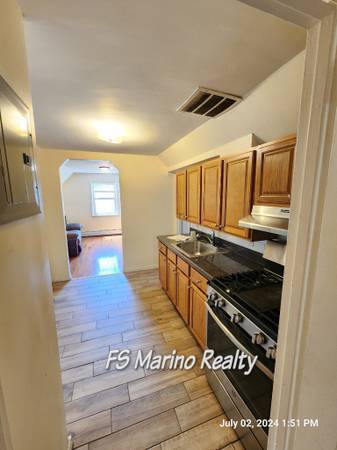 Listing photo 1 of 5