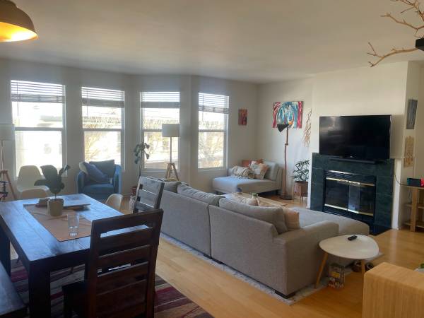 Listing photo 1 of 5