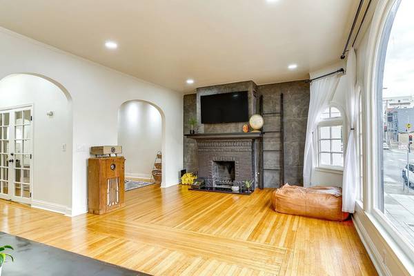 Listing photo 1 of 5