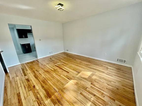Listing photo 1 of 4