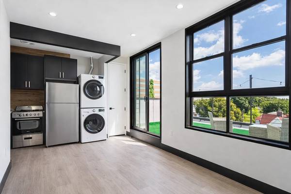 Listing photo 1 of 5