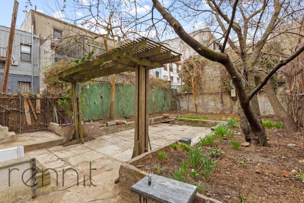 Listing photo 1 of 5