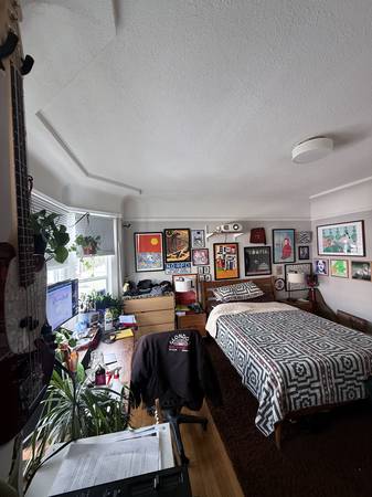 Listing photo 1 of 5