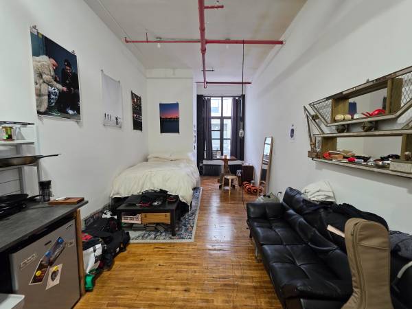 Listing photo 1 of 10