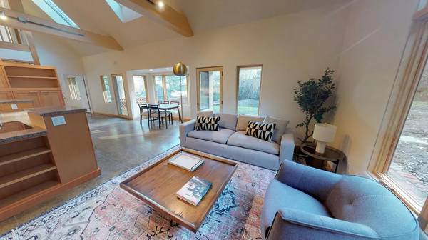 Listing photo 1 of 5