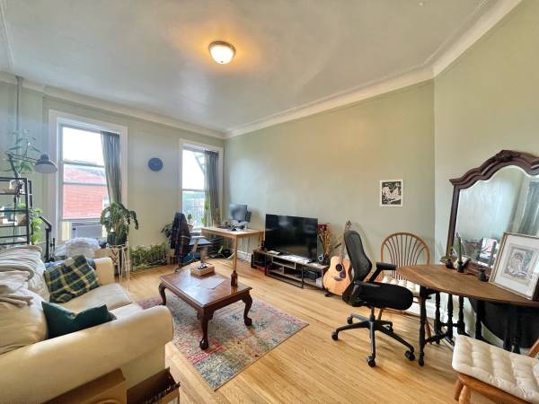 Listing photo 1 of 5