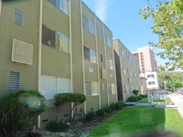 Listing photo 1 of 5