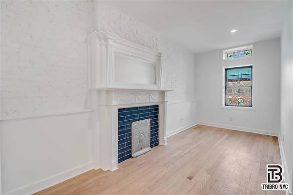 Listing photo 1 of 8