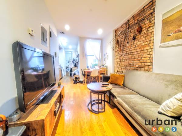 Listing photo 1 of 5