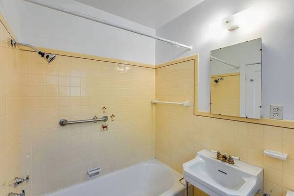 Listing photo 1 of 5