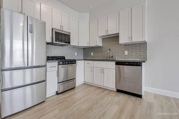 Listing photo 1 of 5