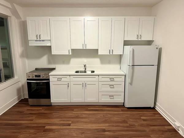 Listing photo 1 of 5
