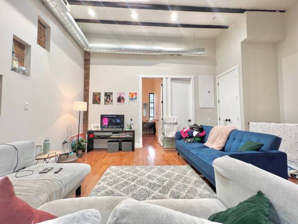 Listing photo 1 of 5