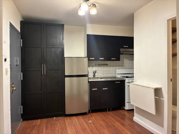 Listing photo 1 of 5