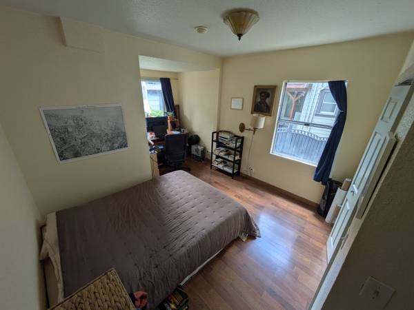 Listing photo 1 of 5