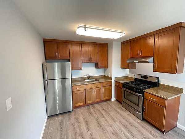 Listing photo 1 of 4