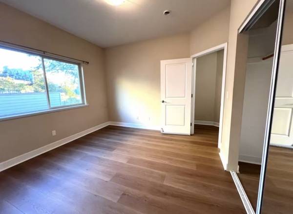 Listing photo 1 of 2