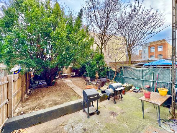 Listing photo 1 of 9