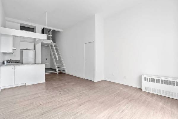 Listing photo 1 of 5
