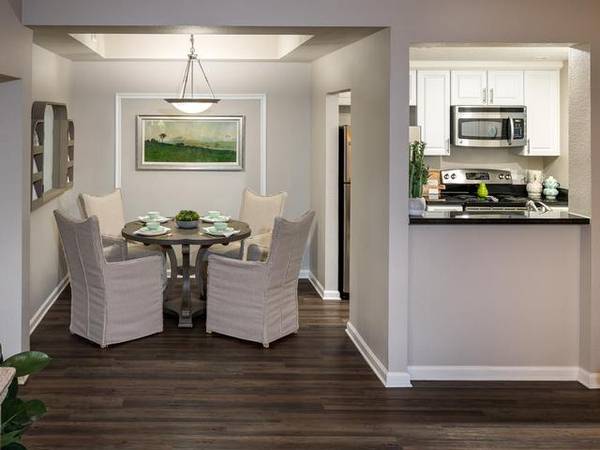 Listing photo 1 of 5