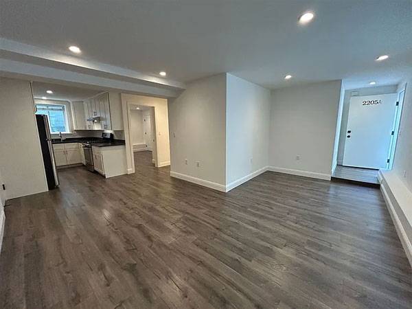 Listing photo 1 of 4