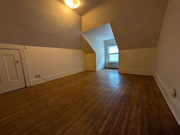 Listing photo 1 of 5
