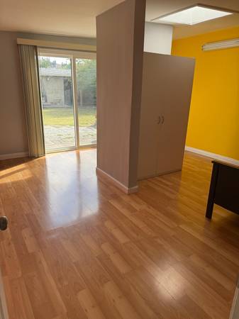 Listing photo 1 of 5