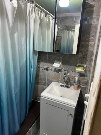 Listing photo 1 of 4