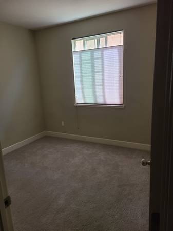 Listing photo 1 of 4