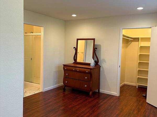 Listing photo 1 of 3