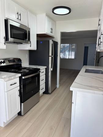 Listing photo 1 of 5