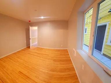 Listing photo 1 of 5