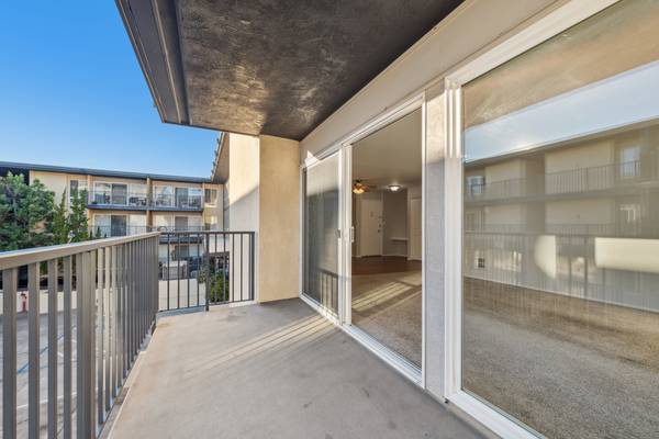 Listing photo 1 of 5