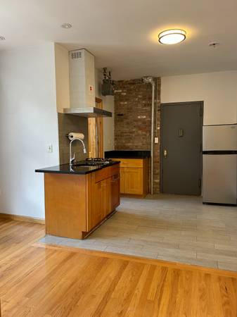 Listing photo 1 of 5