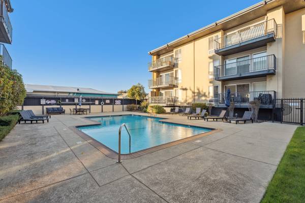 Listing photo 1 of 5