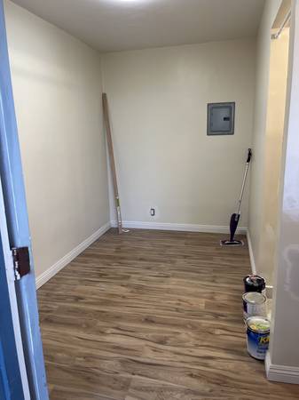 Listing photo 1 of 3