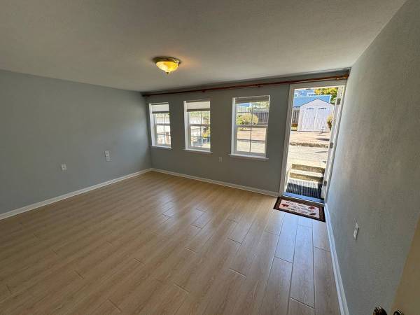 Listing photo 1 of 5