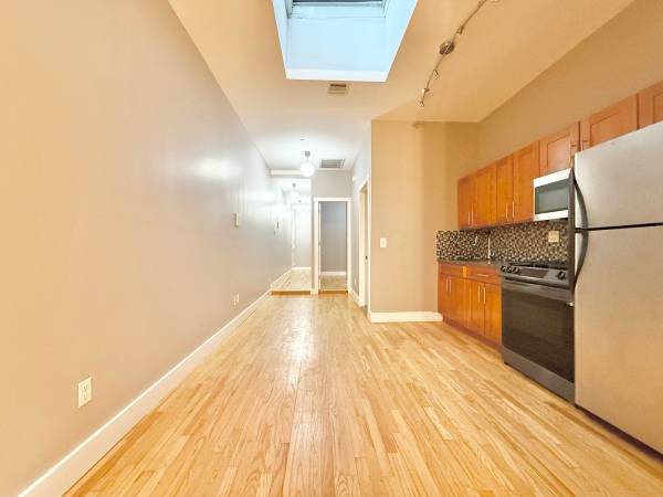 Listing photo 1 of 5