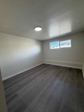 Listing photo 1 of 2