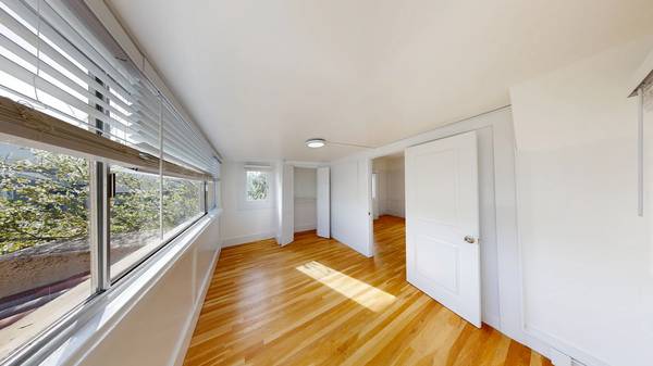 Listing photo 1 of 4