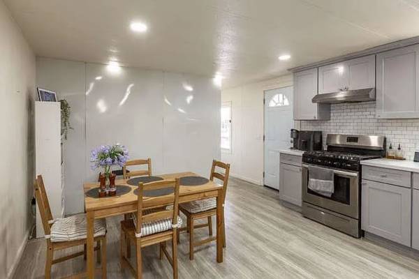 Listing photo 1 of 2