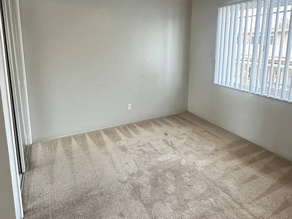 Listing photo 1 of 4