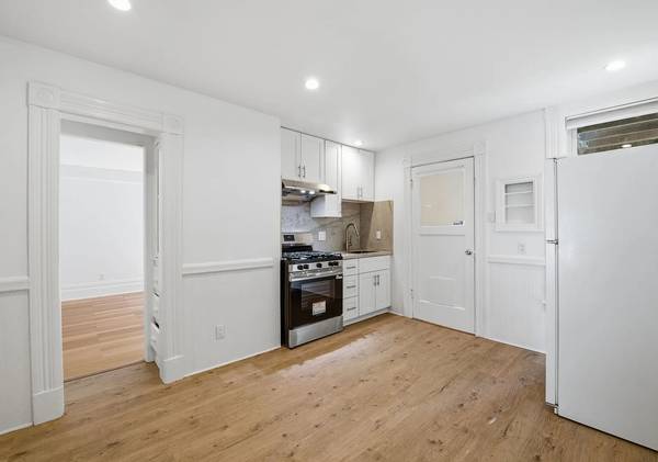 Listing photo 1 of 5