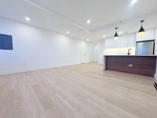 Listing photo 1 of 4