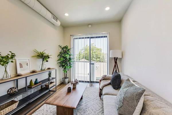 Listing photo 1 of 5