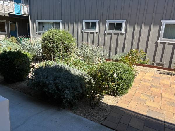 Listing photo 1 of 5