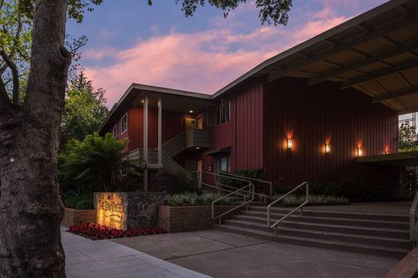 Listing photo 1 of 5